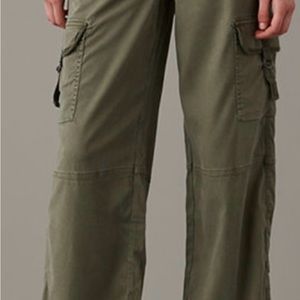 NWT American Eagle Dreamy Drape Super High Rise Baggy Wide Leg Cargo Pants